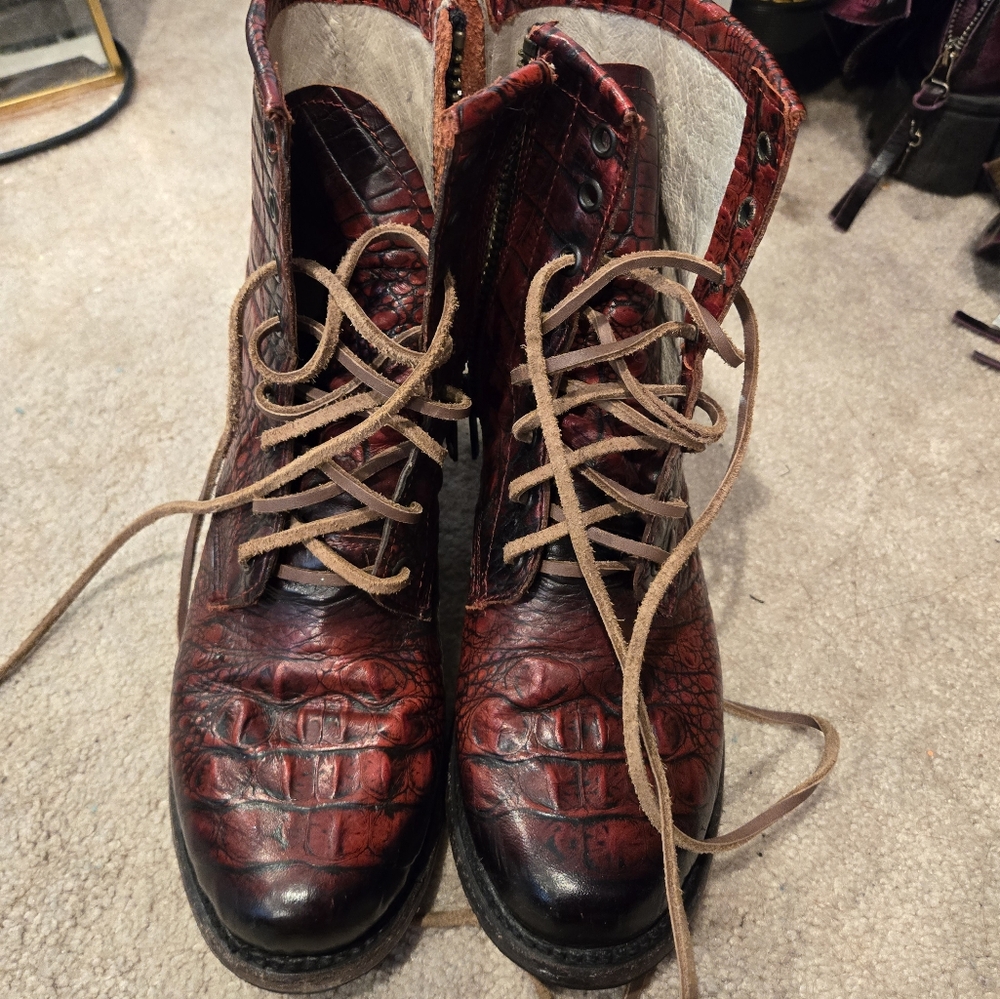 Freebird red croco manchester